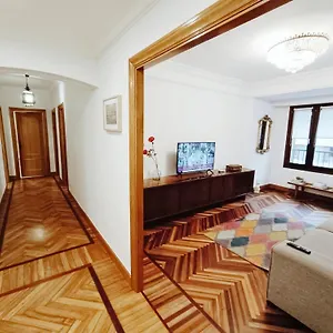 https://best-location-90m2-spacious-and-confortable-gros-neighborhood.basquecountryhotels.org